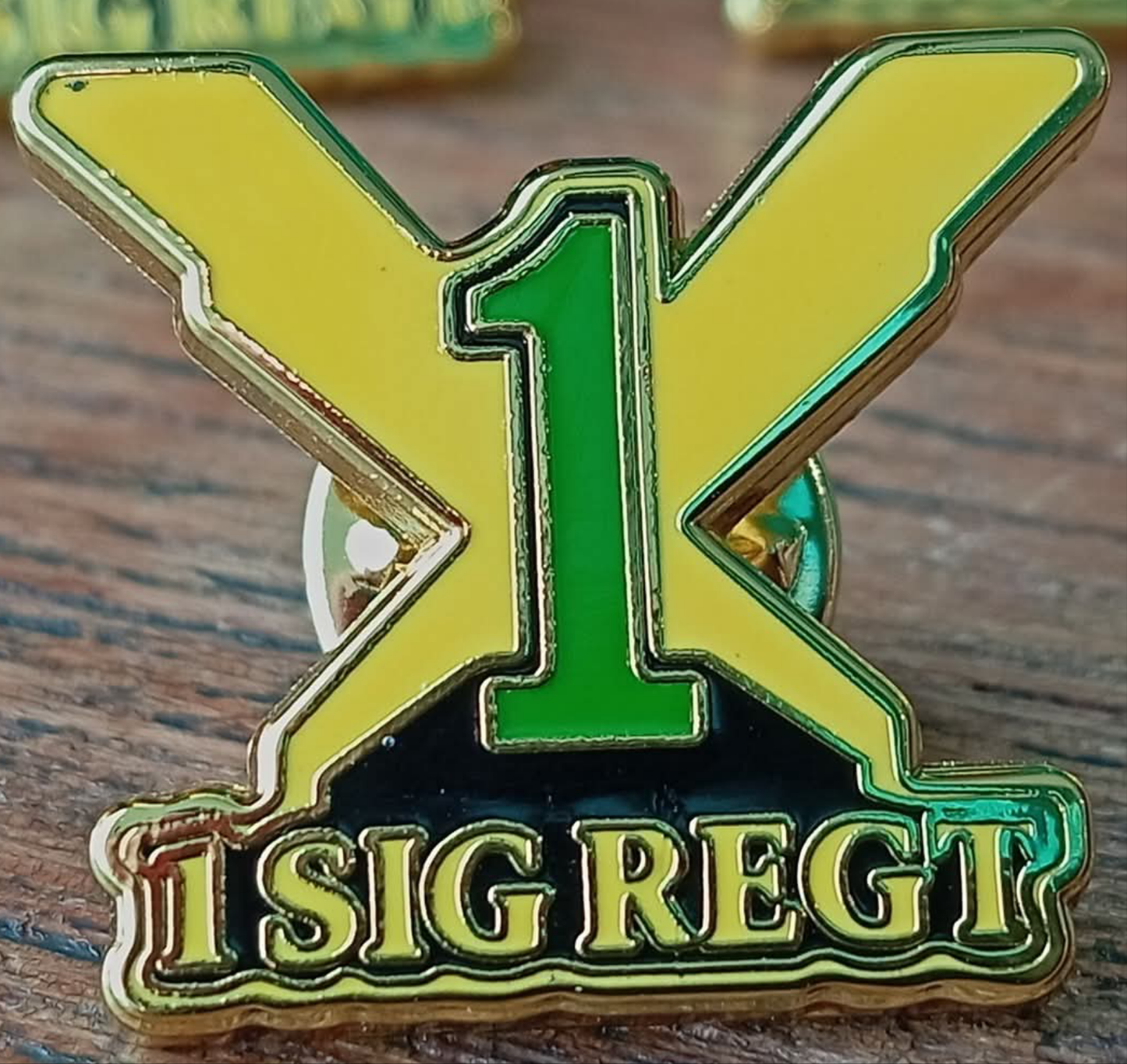 1 SIGNAL REGIMENT – HARD ENAMEL PIN ⚡