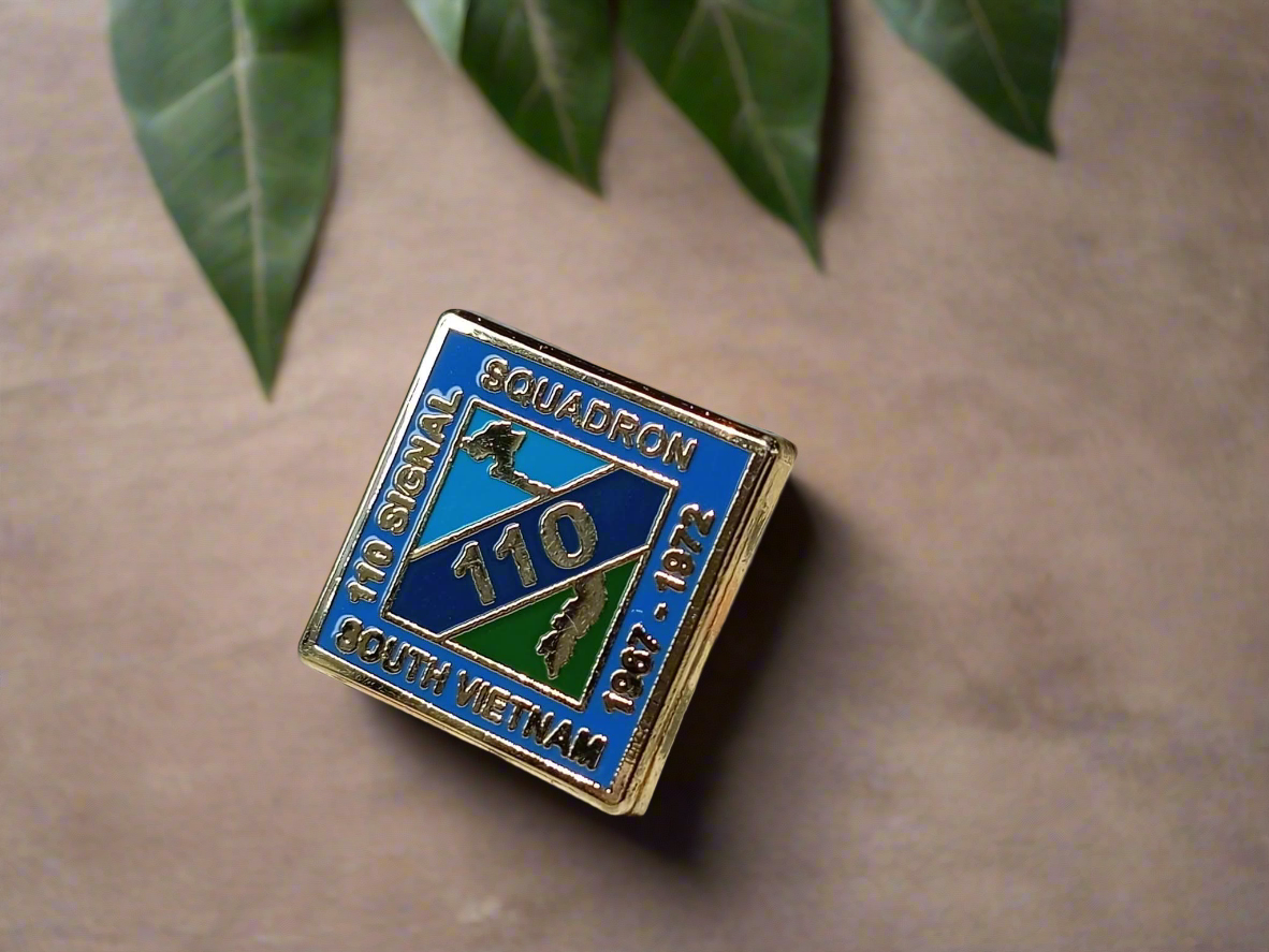 110 SIGNAL SQUADRON β HARD ENAMEL LAPEL PIN π»π³