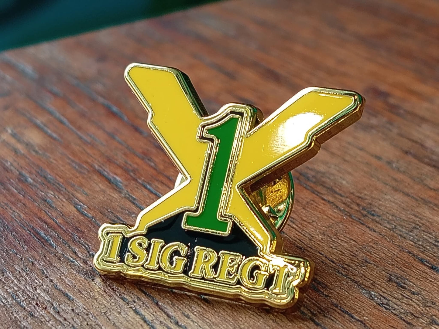 1 SIGNAL REGIMENT – HARD ENAMEL PIN ⚡