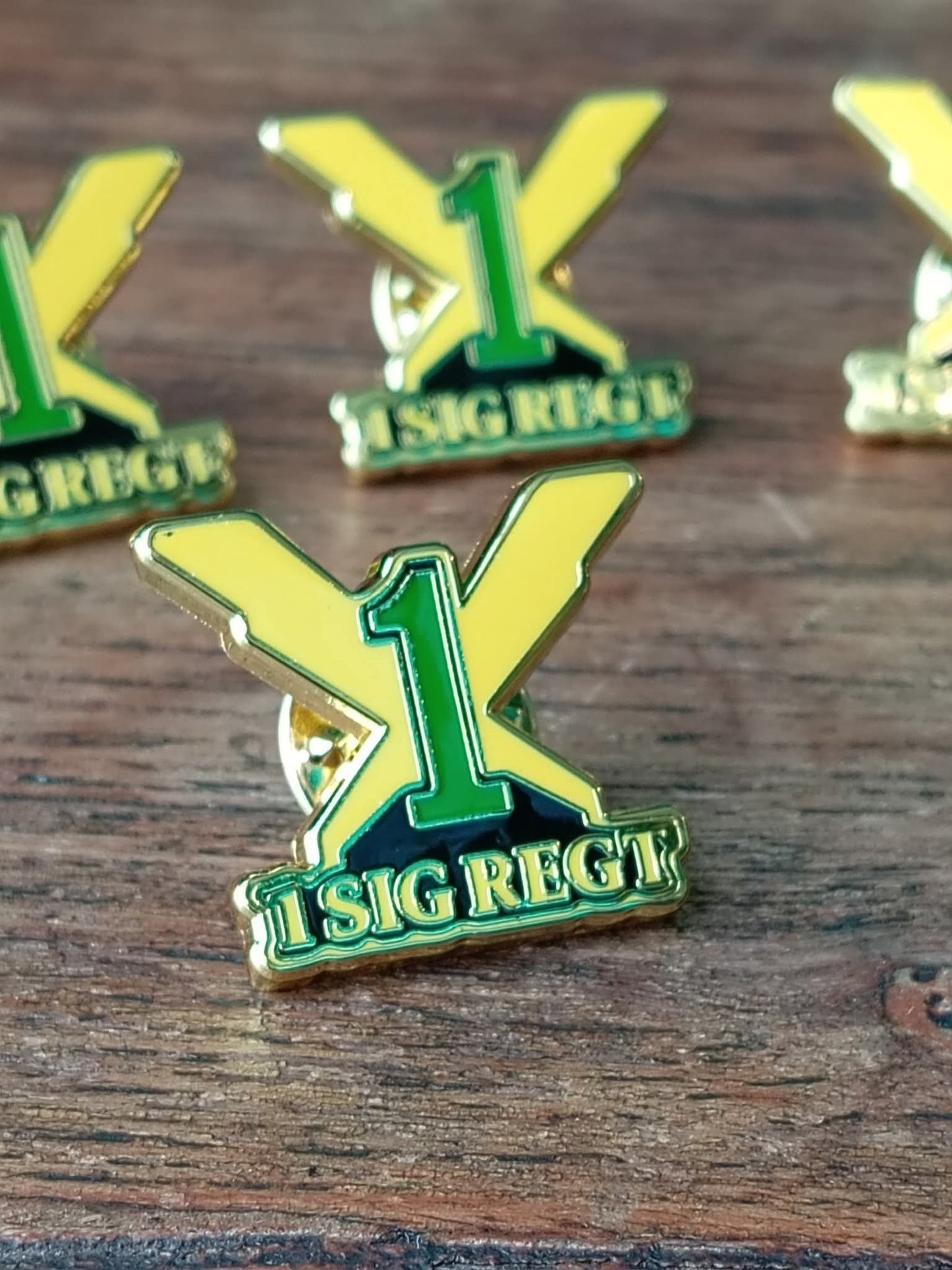 1 SIGNAL REGIMENT – HARD ENAMEL PIN ⚡