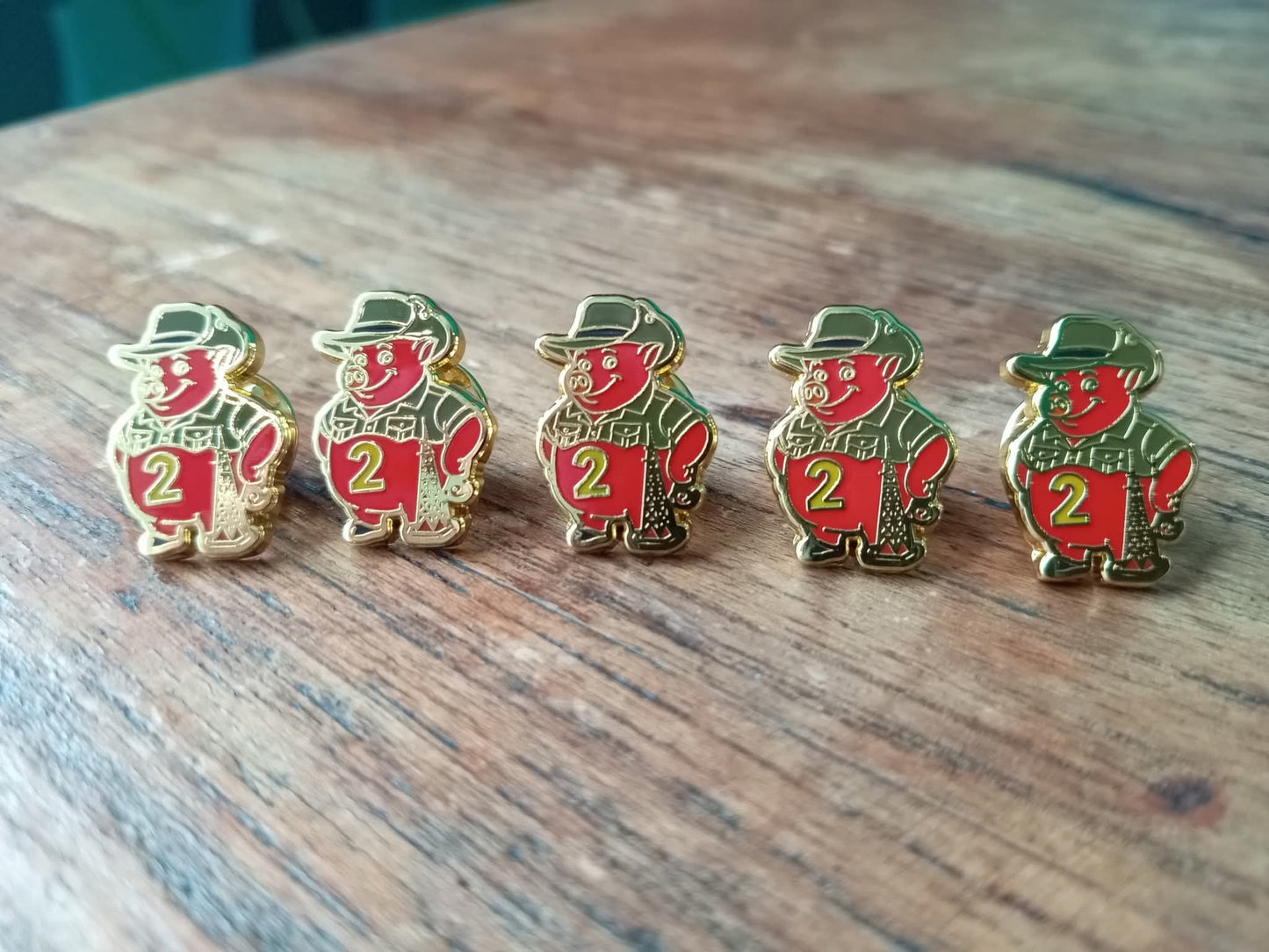 2 SIGNAL REGIMENT – “2 PIG” HARD ENAMEL PIN