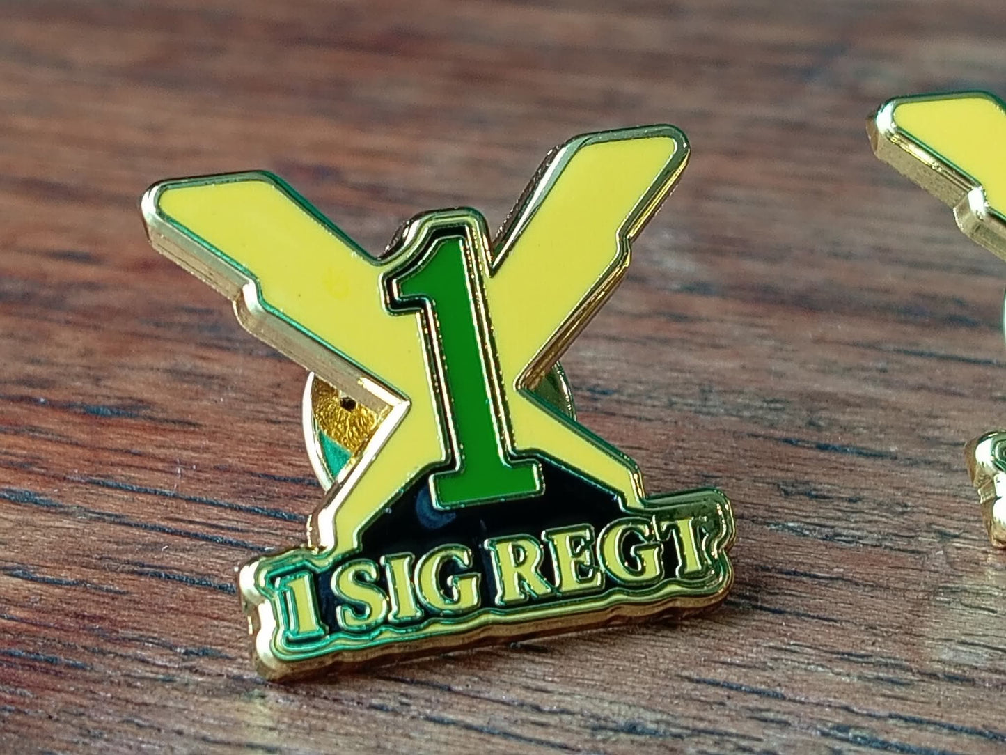 1 SIGNAL REGIMENT – HARD ENAMEL PIN ⚡