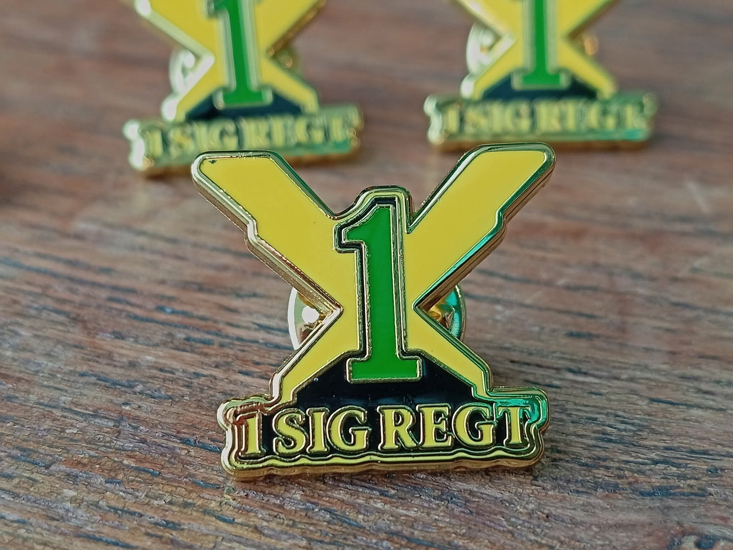 1 SIGNAL REGIMENT – HARD ENAMEL PIN ⚡