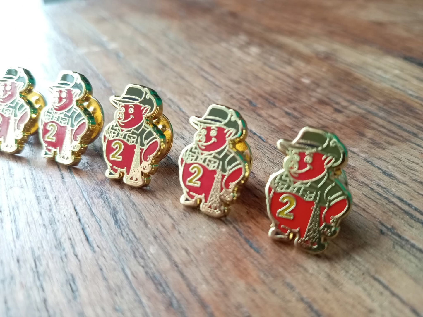 2 SIGNAL REGIMENT – “2 PIG” HARD ENAMEL PIN