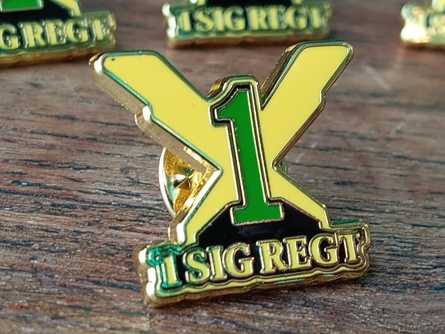 1 SIGNAL REGIMENT – HARD ENAMEL PIN ⚡