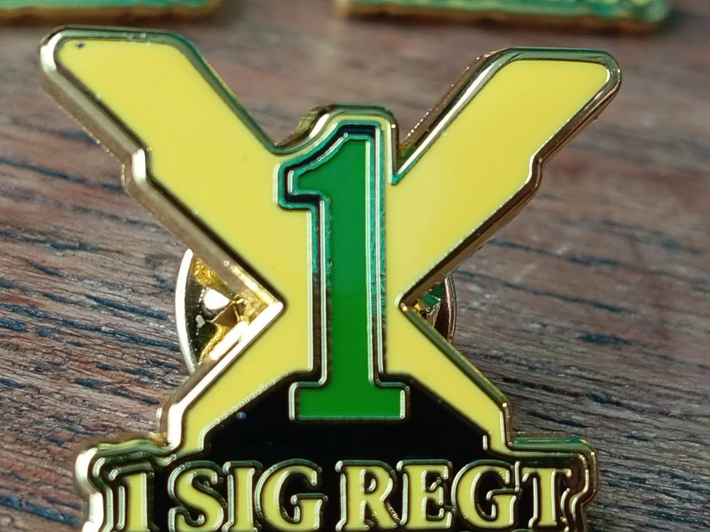 1 SIGNAL REGIMENT – HARD ENAMEL PIN ⚡